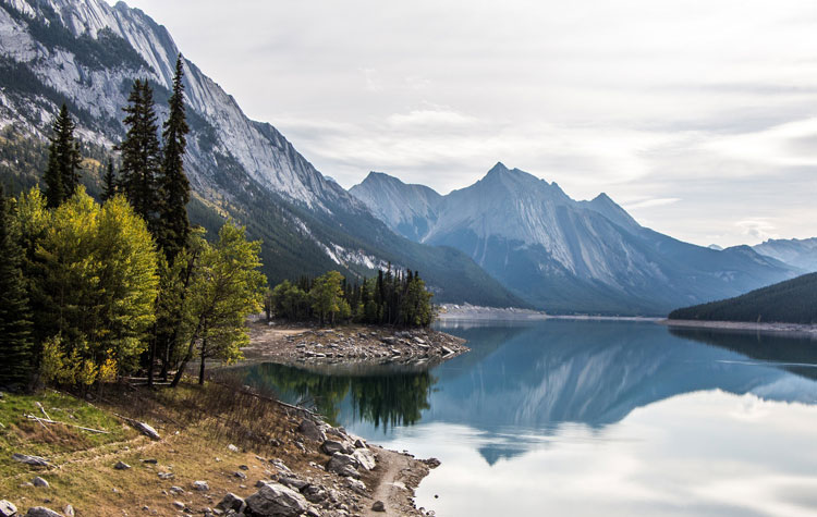 Amerika Canada Jasper Medicine Lake meer | Rondreis Canada