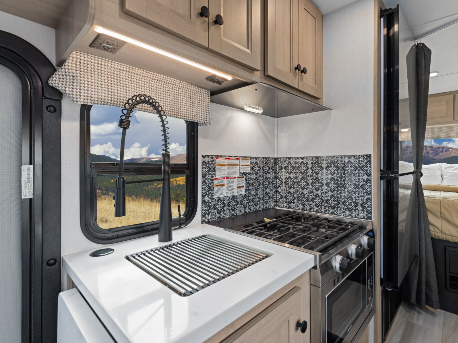 CanaDream, Compact Motorhome Keuken