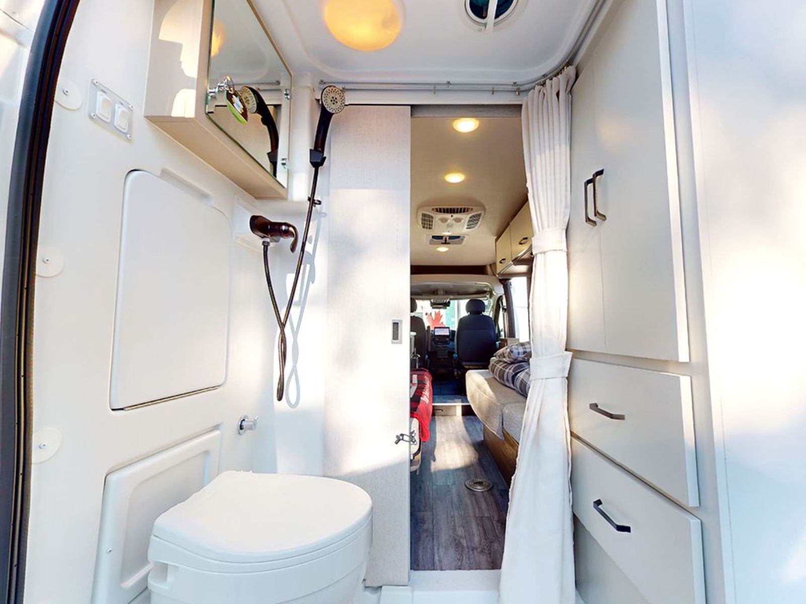 Fraserway, Van Conversion Badkamer