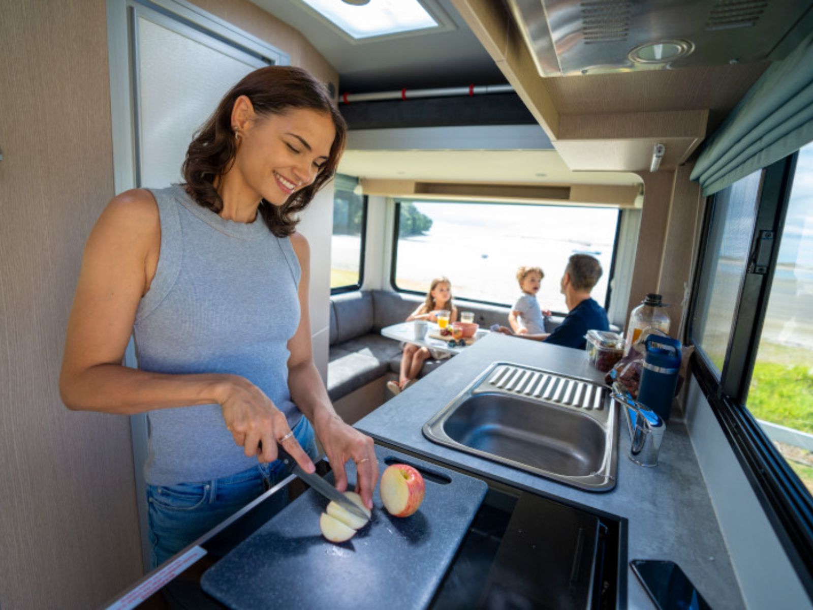 4 Berth Discovery Britz NZ Keuken