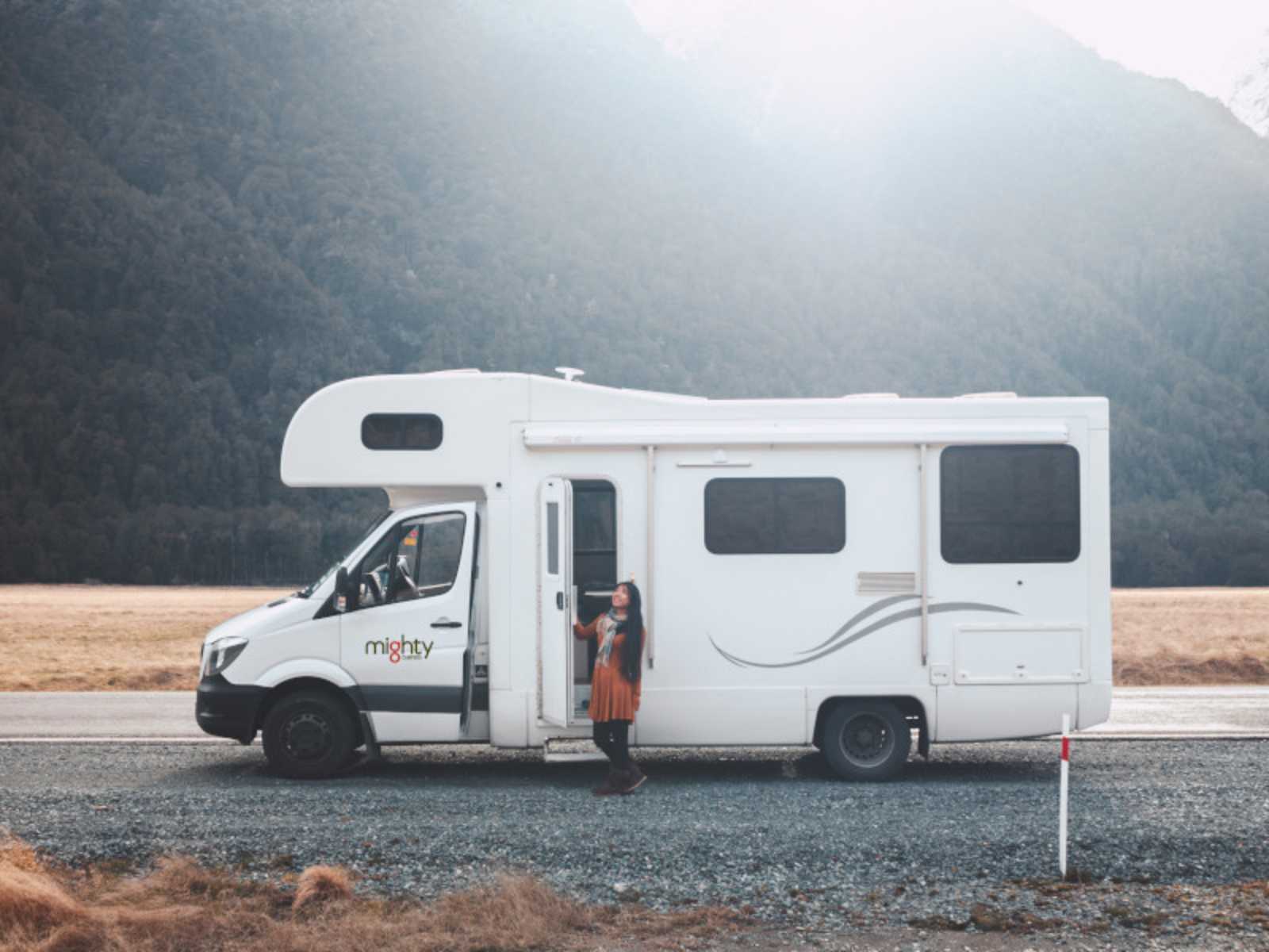 6 Berth Big Six Mighty Campers NZ P1027834