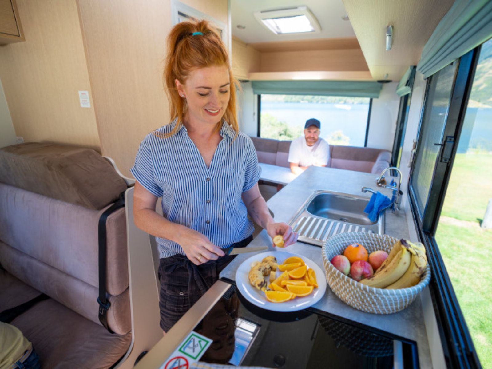 6 Berth Frontier Britz NZ Keuken