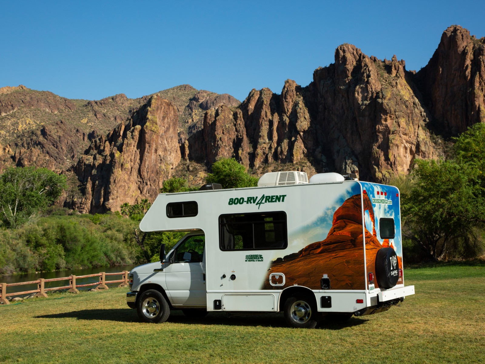 Cruise America C 19 Compact Exterior 2