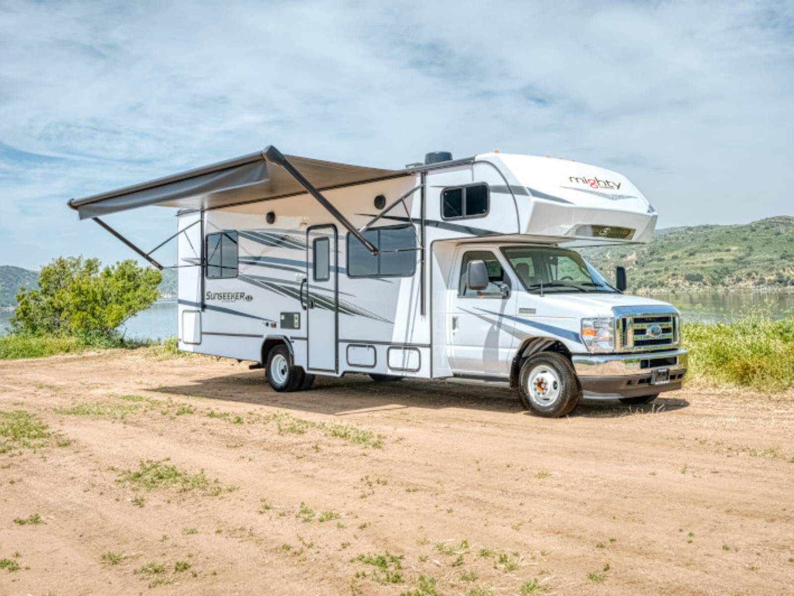 Mighty Campers Class C Large USA Exterior MT 4