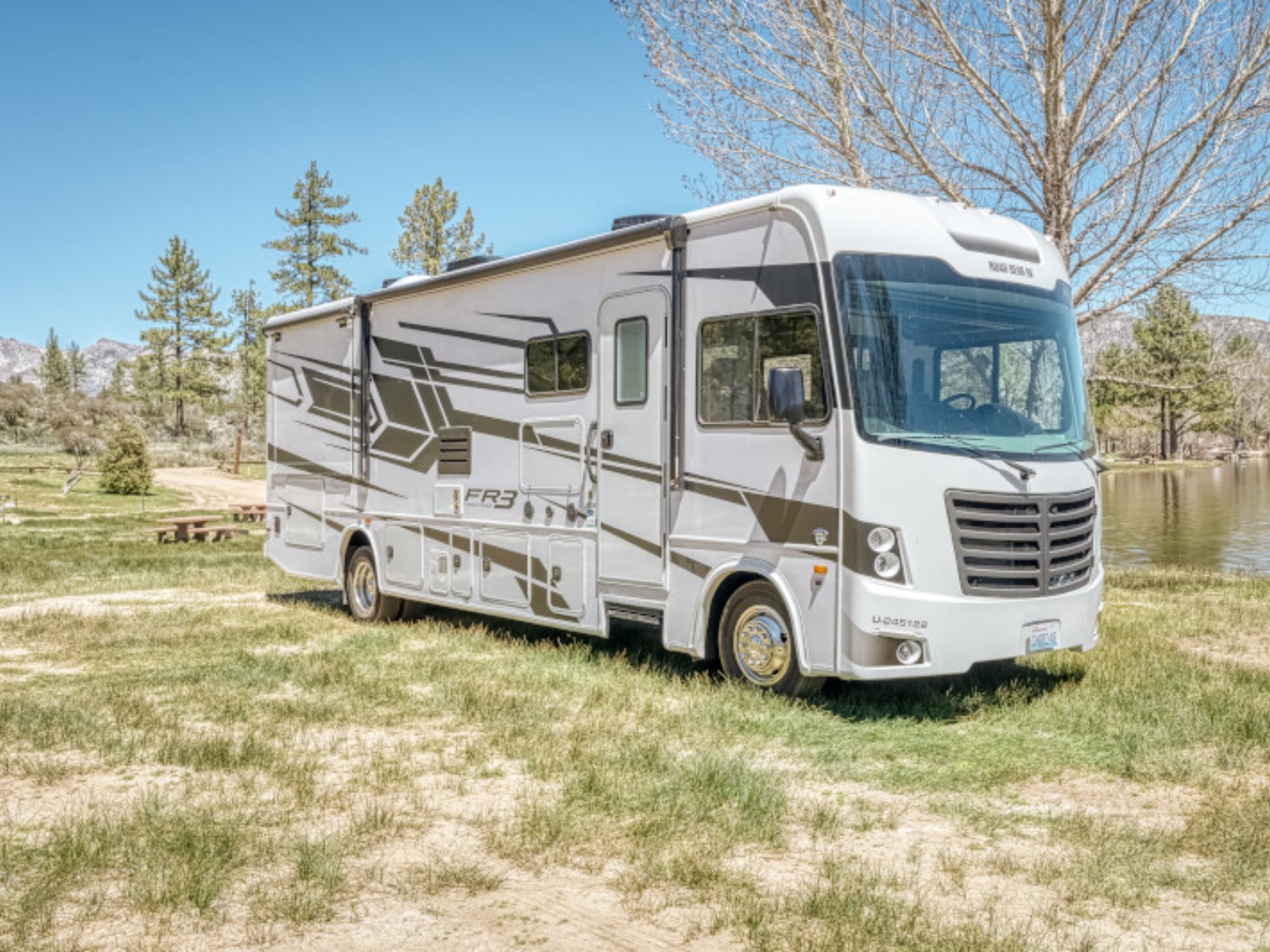 RoadBear Class A 30 32(U) Exterior Front Awning Closed