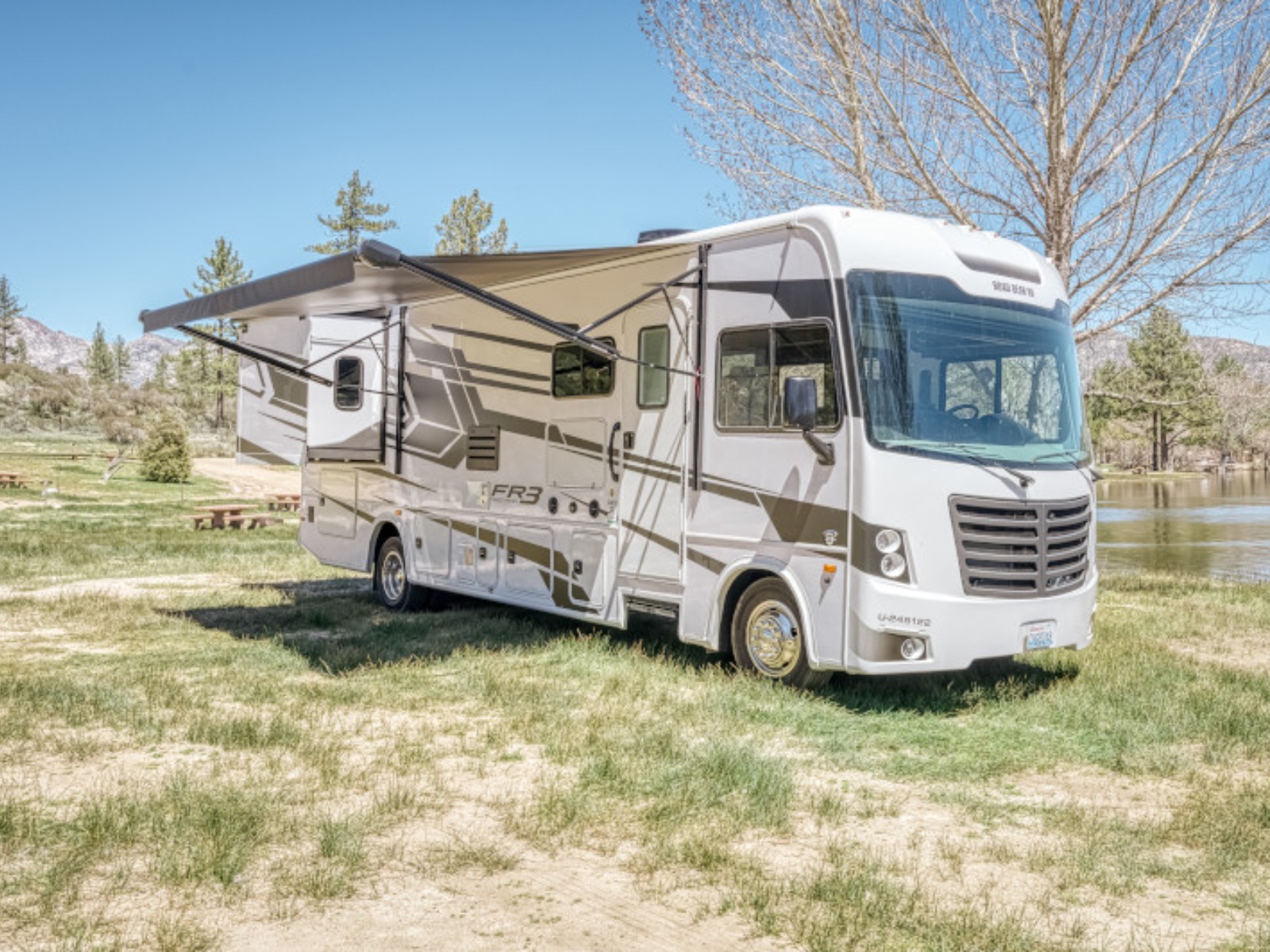 RoadBear Class A 30 32(U) Exterior Front Awning Open