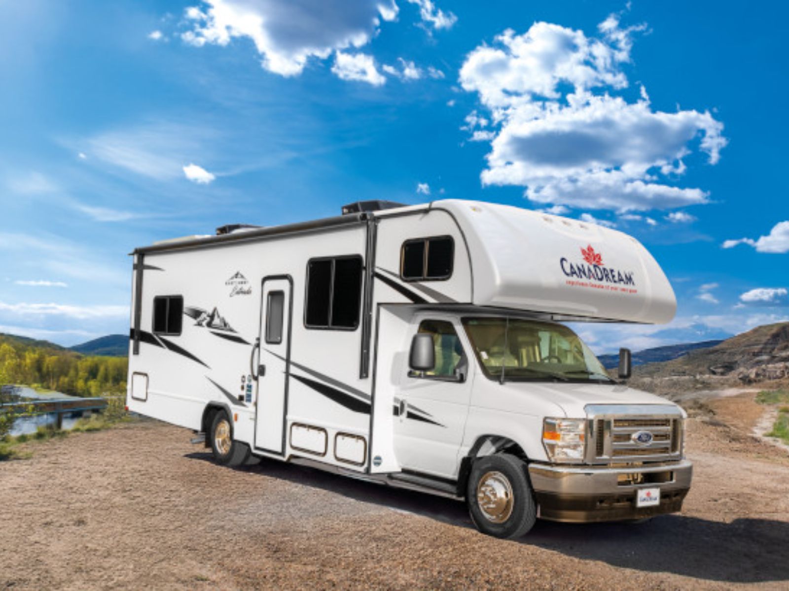 Canadream Large Motorhome MHL Exterior Canadian Prairies